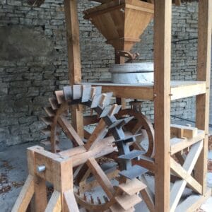 Un moulin postulant à l’Abbaye d’Acey !