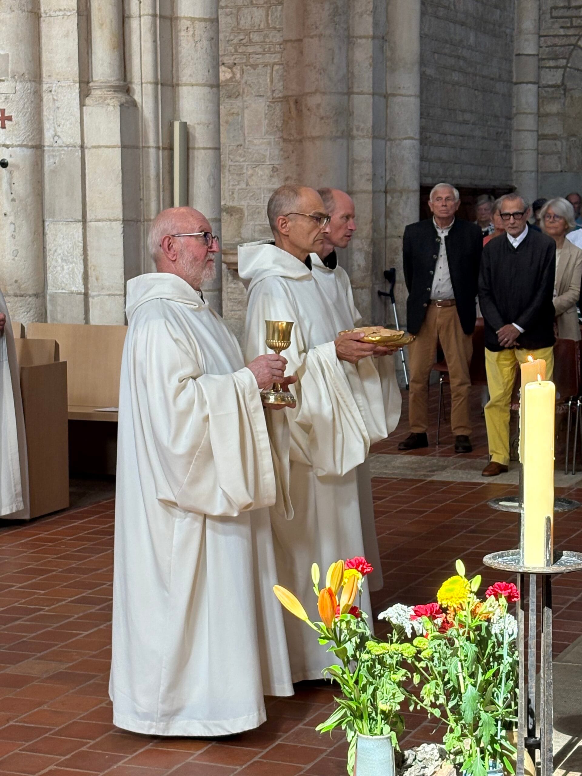 Institution des frères Julien, Laurent et Philippe comme Lecteur et Acolyte pour notre communauté par Mgr Jean-Luc Garin évêque de St Claude